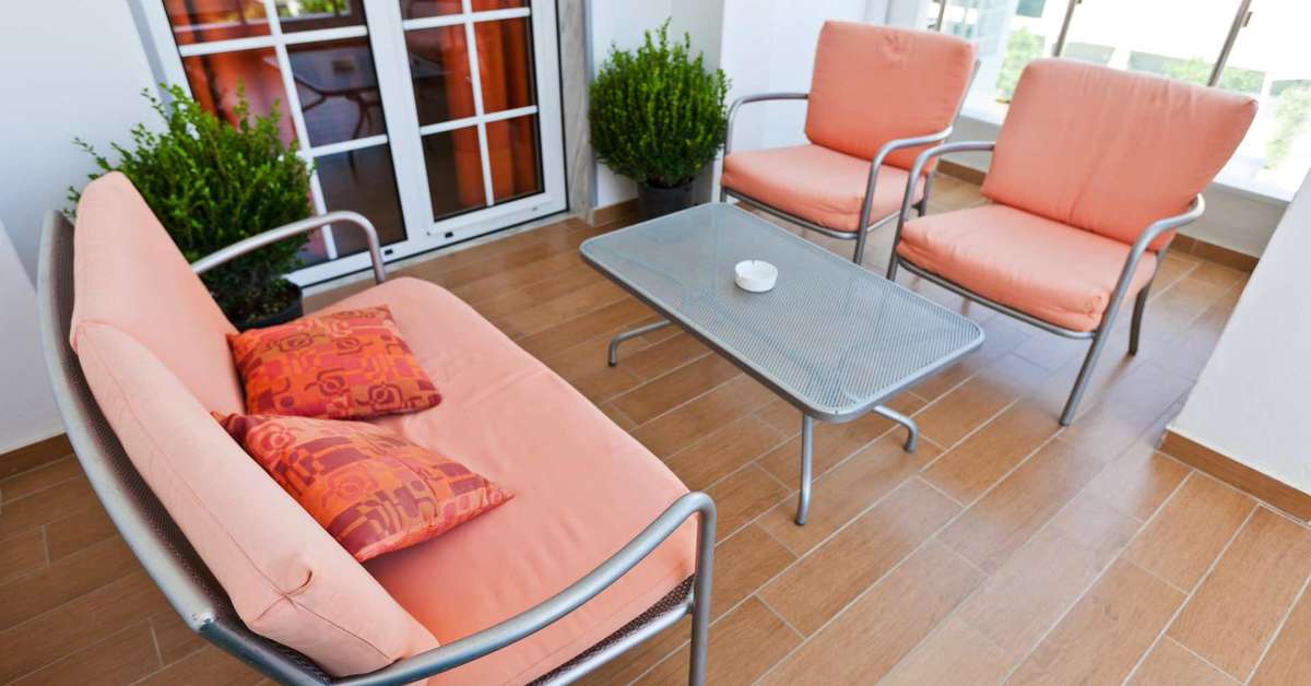 Een foto van het terras bij Kronos Hotel