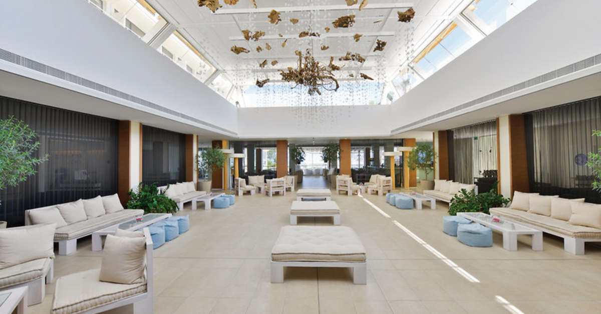Een foto van het interieur van Capo Bay Hotel