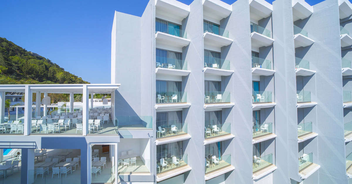 Een foto van de buitenkant van Oceanis Park Hotel