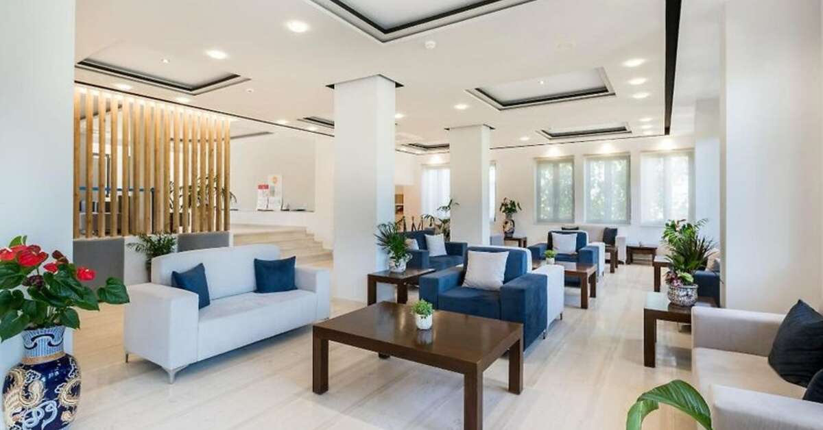 Een foto van het interieur van Crystal Beach Hotel