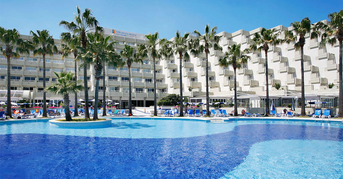 Een foto van het zwembad bij Hipotels Mediterraneo