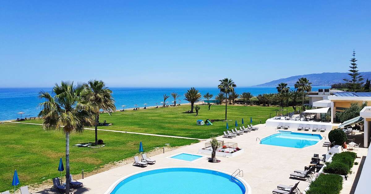 Een foto van het zwembad bij Natura Beach Hotel & Villas