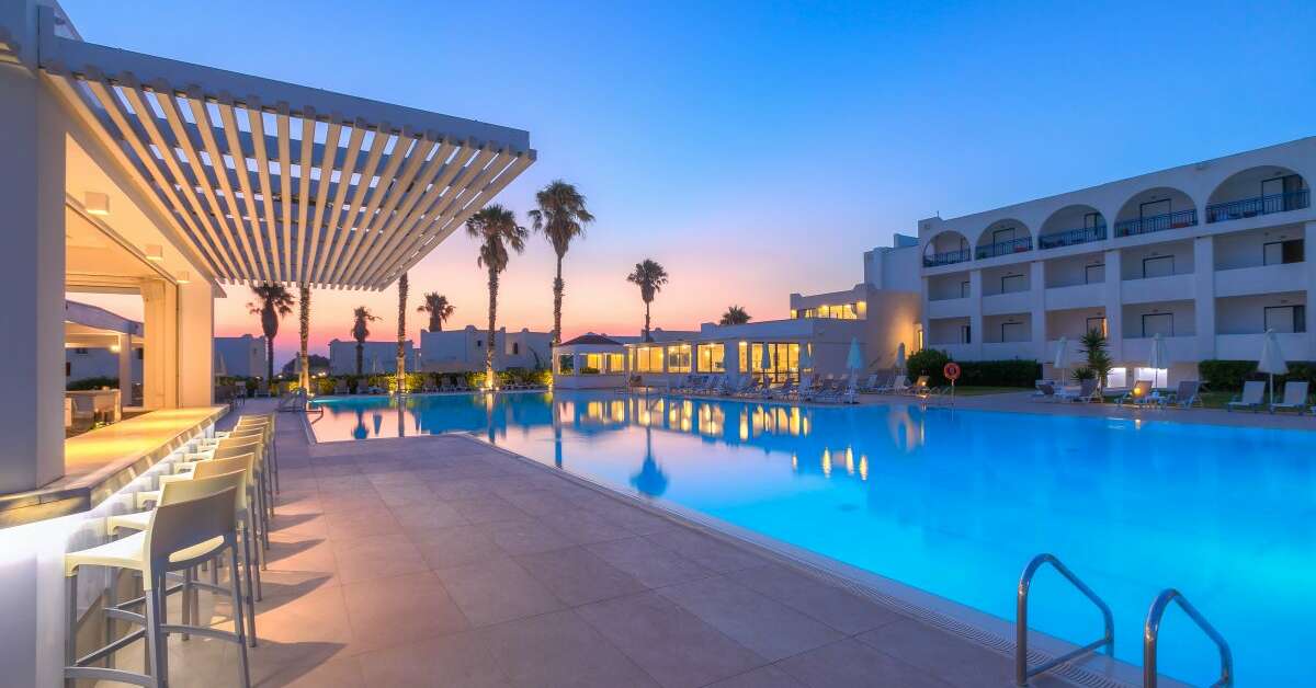 Een foto van het zwembad bij Aeolos Beach Hotel