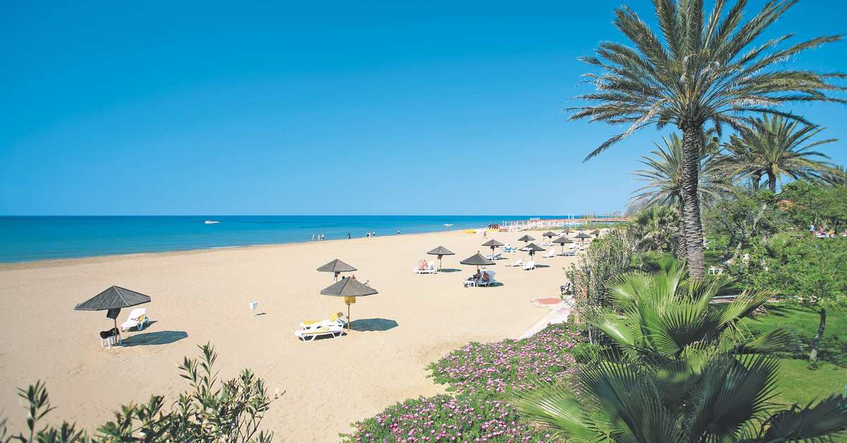 Een foto van het strand bij Hotel Defne Garden