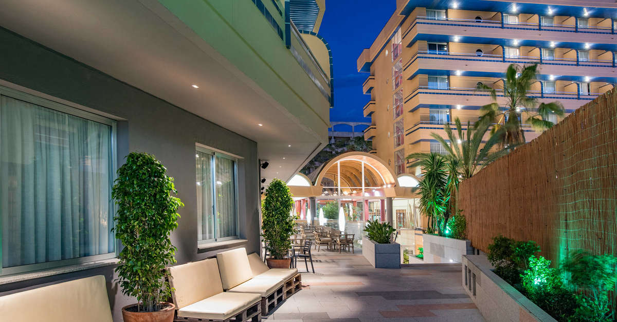 Een foto van de buitenkant van 4R Hotel Playa Park