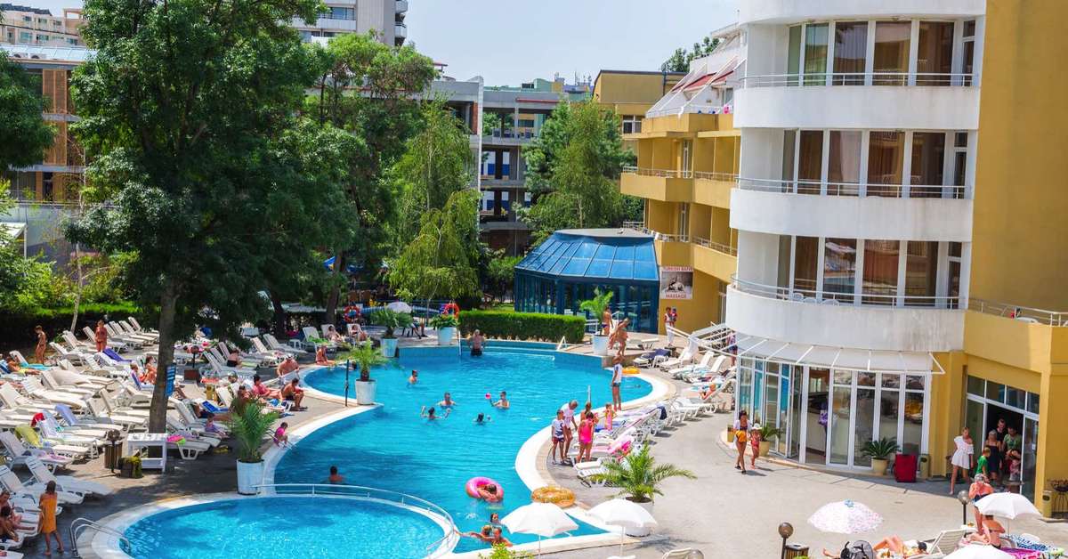 Een foto van het zwembad bij Sun Palace Aparthotel