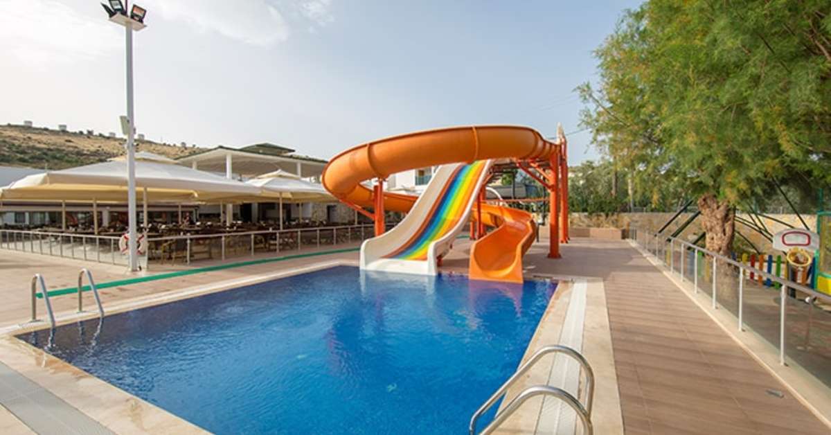 Een foto van het zwembad bij Anadolu Hotel Bodrum