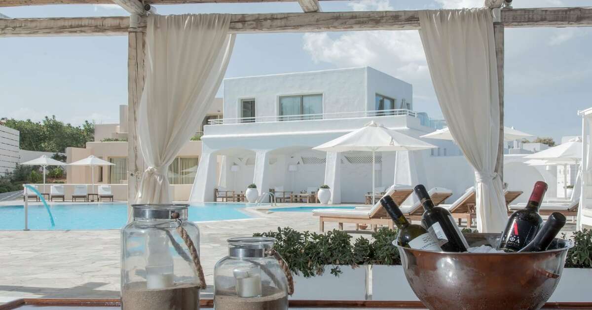 Een foto van het zwembad bij Knossos Beach Bungalows & Suites