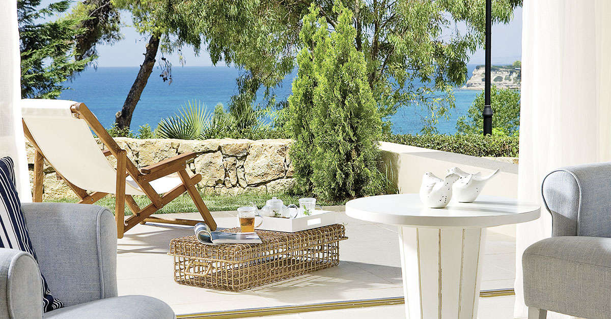 Een foto van het terras bij Sani Beach Club