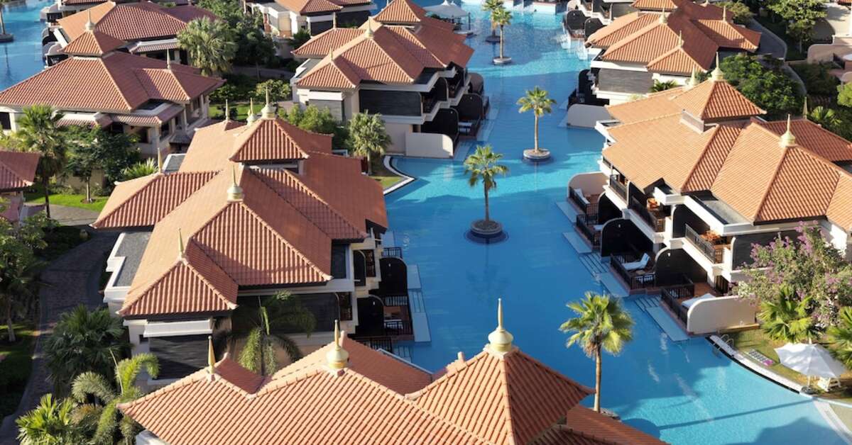 Een foto van het zwembad bij Anantara The Palm Dubai Resort