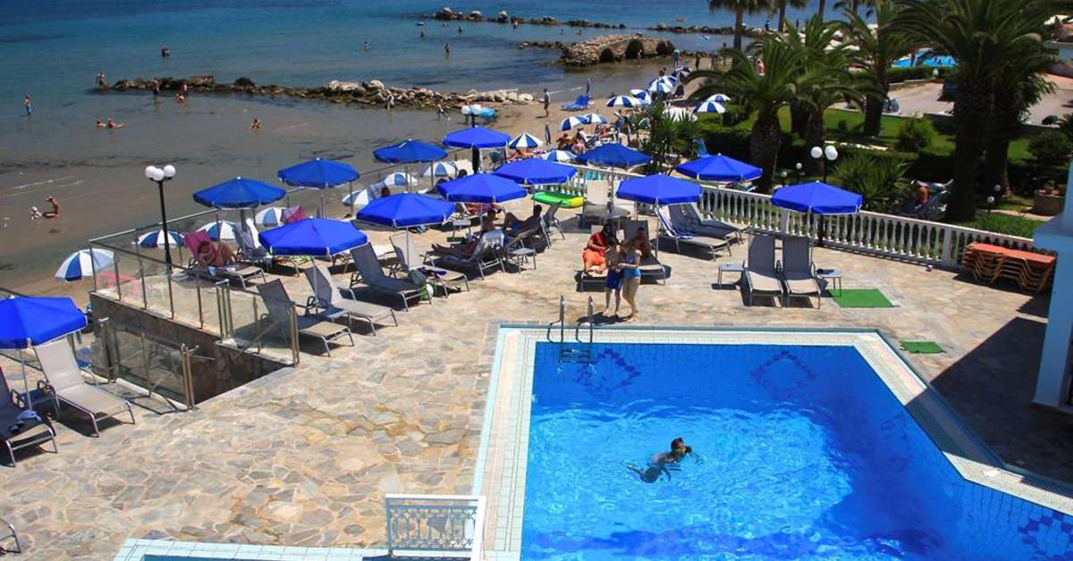 Een foto van het zwembad bij Boletsos Beach