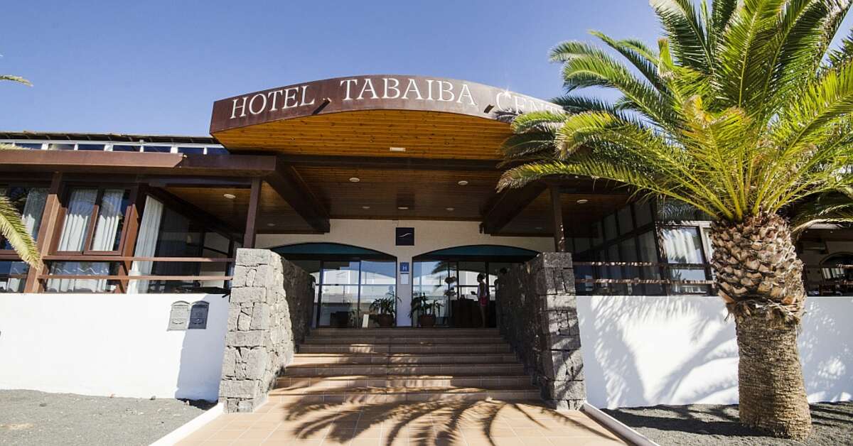 Een foto van de buitenkant van Hotel Tabaiba Center