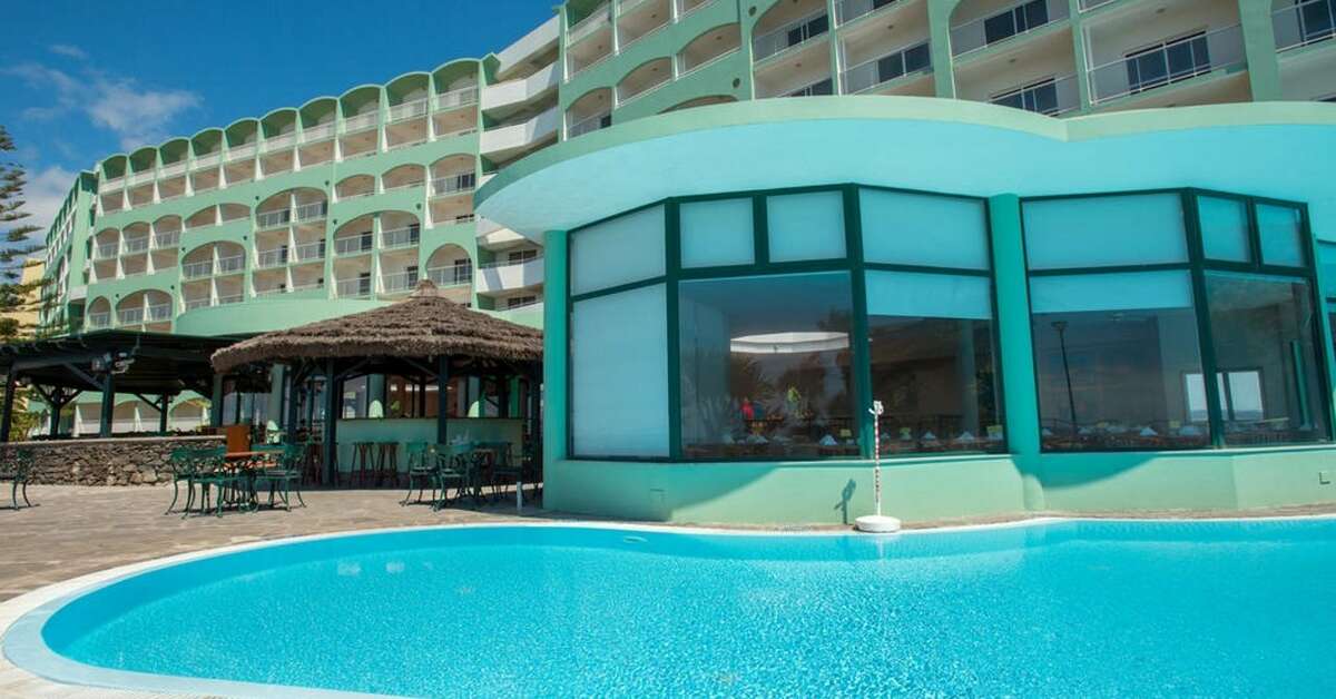Een foto van het zwembad bij Pestana Ocean Bay