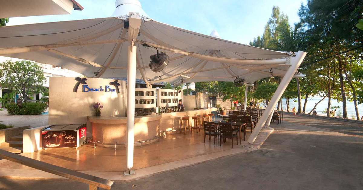 Een foto van het terras bij Ao Nang Villa Resort