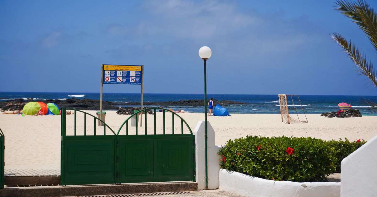Een foto van de buitenkant van Cotillo Lagos
