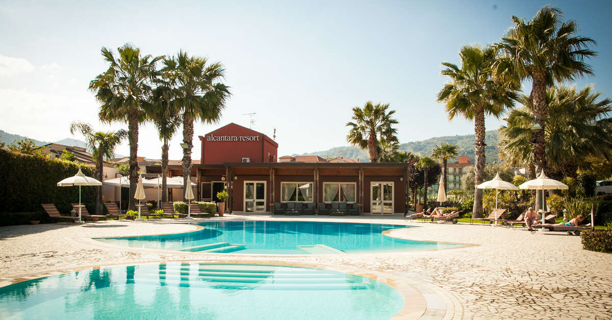 Een foto van het zwembad bij Hotel Alcantara Resort