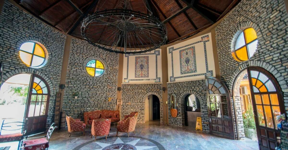 Een foto van het interieur van Holiday Calbis