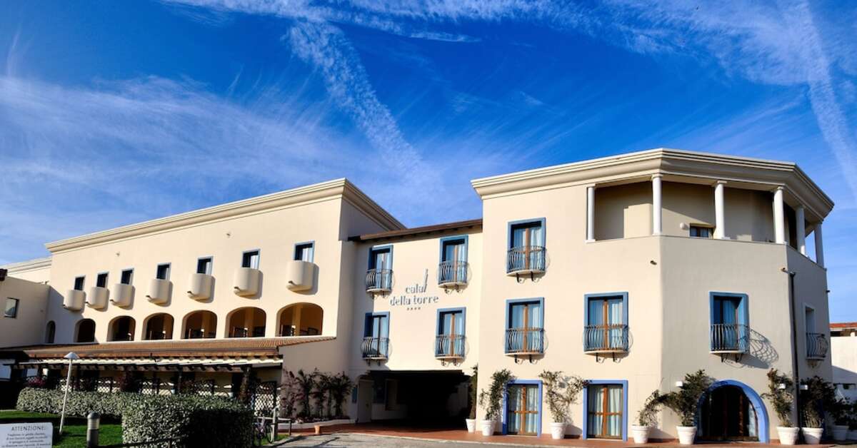 Een foto van de buitenkant van Cala della Torre Club Hotel