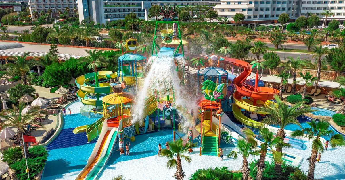 Een foto van het zwembad bij Long Beach Alanya