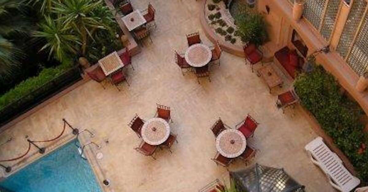 Ein Foto von der Terrasse im Hotel Nassim