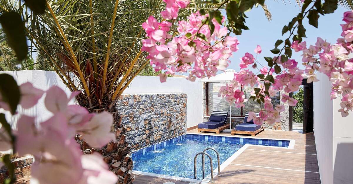 Een foto van het zwembad bij Minos Imperial Luxury Beach Resort & Spa