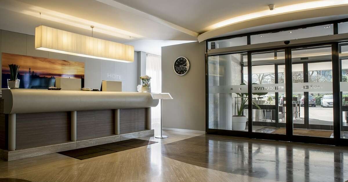 Een foto van het interieur van Hotel Executive