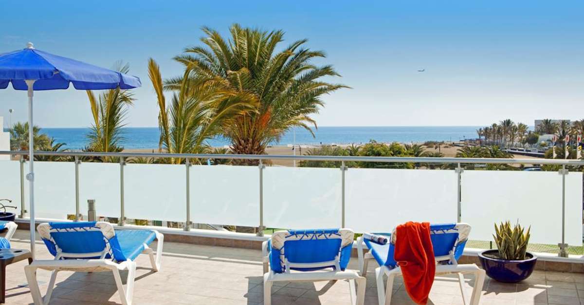 Een foto van het terras bij Lanzarote Village
