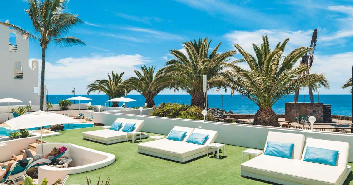 Een foto van het terras bij Neptuno Suites
