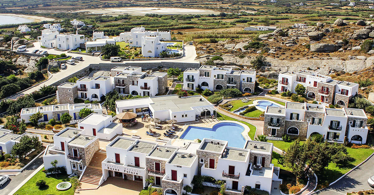 Een foto van het zwembad bij Naxos Palace Hotel