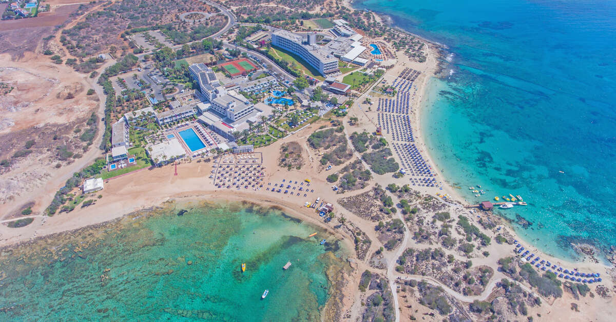 Ein Foto von der Außenansicht des Dome Beach Hotel & Resort