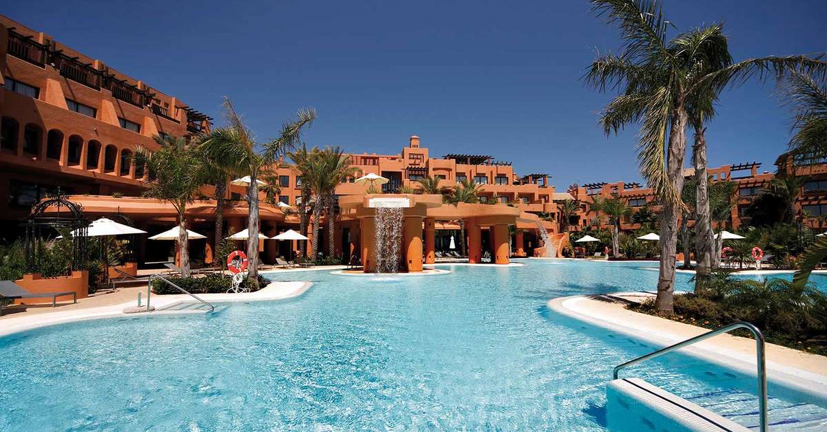 Een foto van het zwembad bij Novo Resort