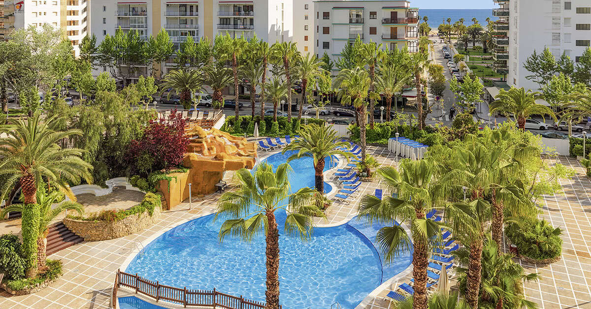 Een foto van het zwembad bij H10 Salou Princess
