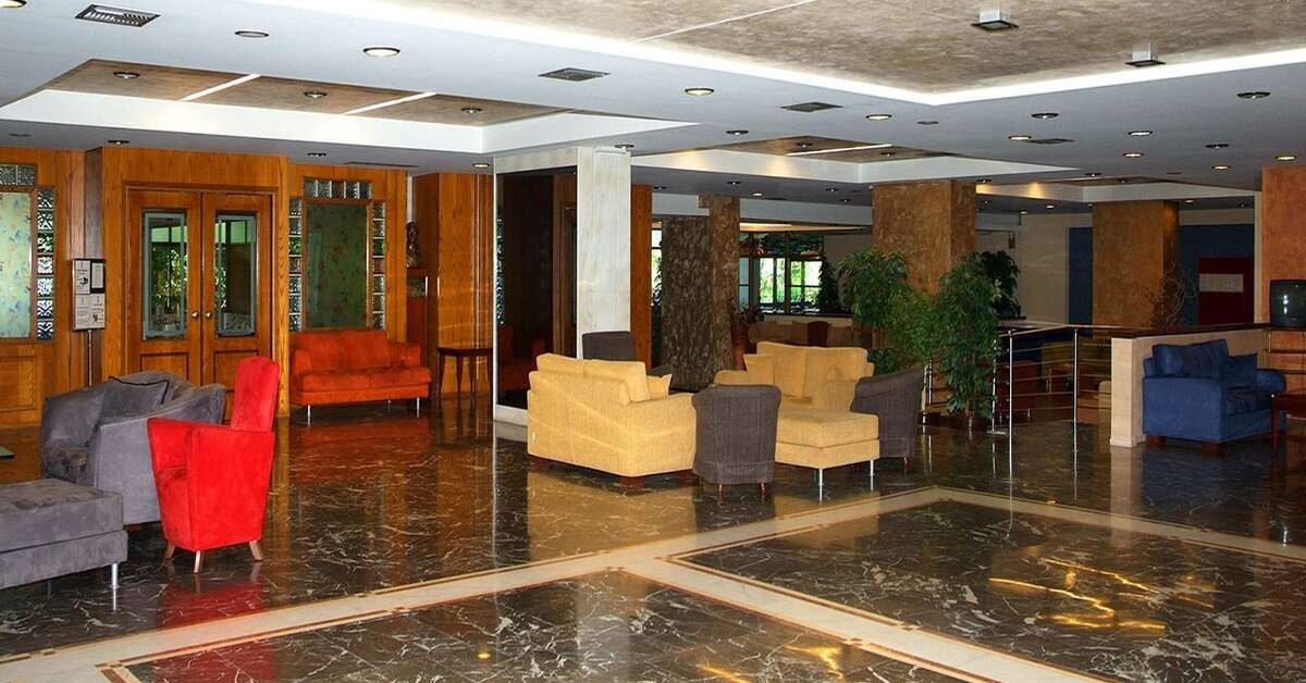 Een foto van het interieur van Mediterranee Hotel