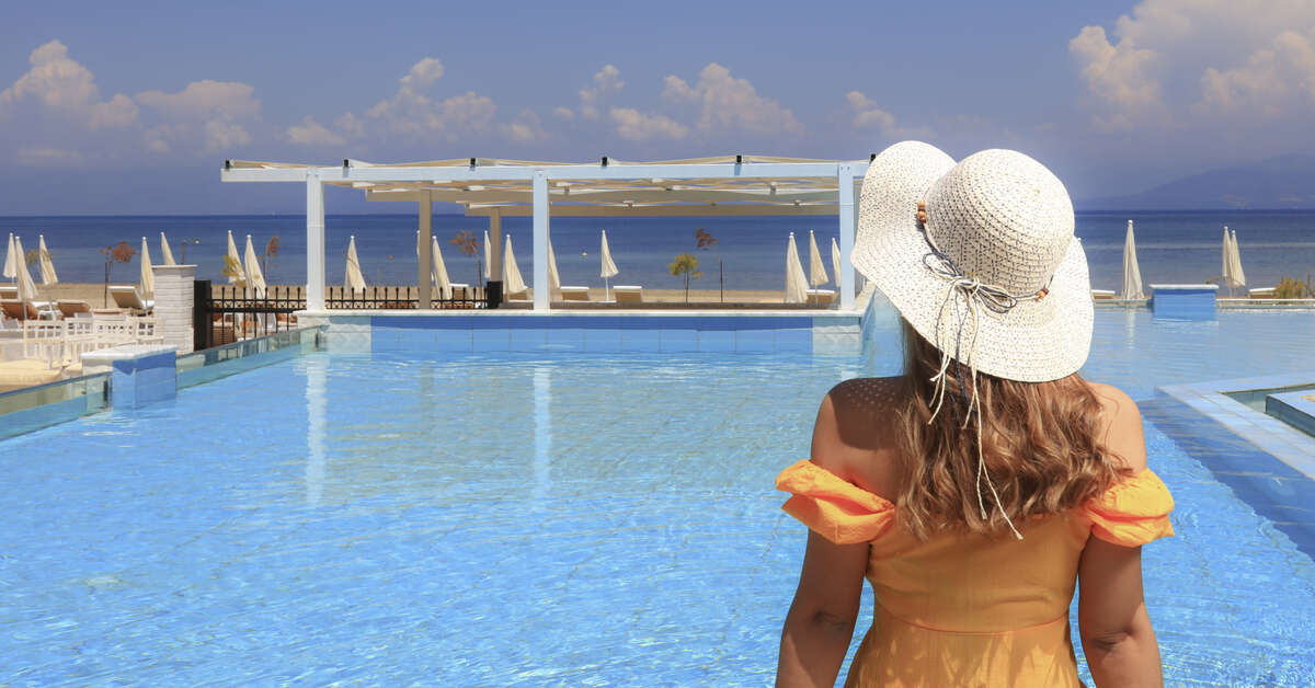 Ein Foto vom Pool im Cavomarina Beach Hotel