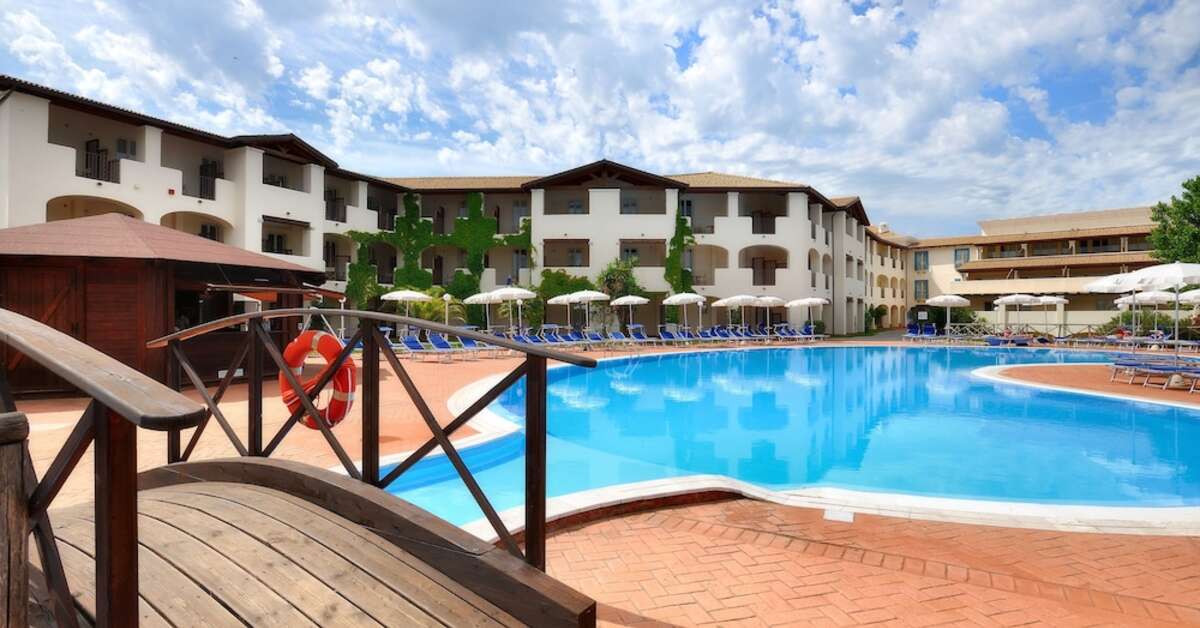 Een foto van het zwembad bij Cala della Torre Club Hotel