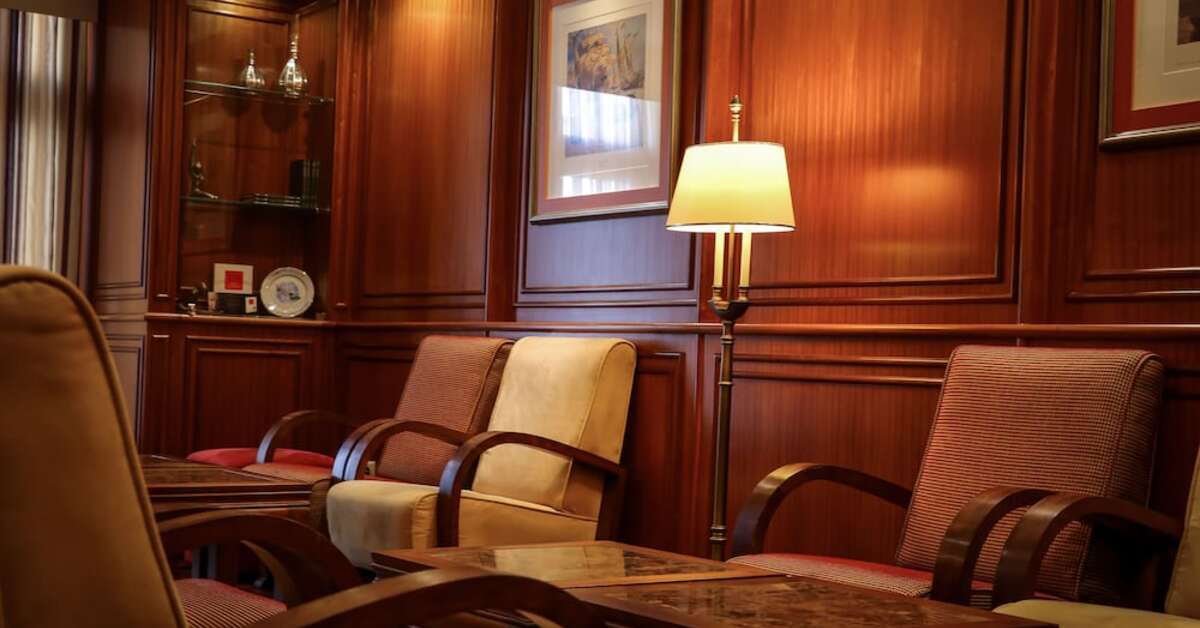 Een foto van het interieur van Camoes Hotel