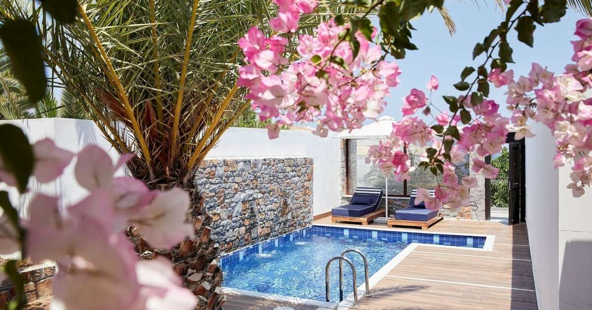 Een foto van het zwembad bij Minos Imperial Luxury Beach Resort & Spa