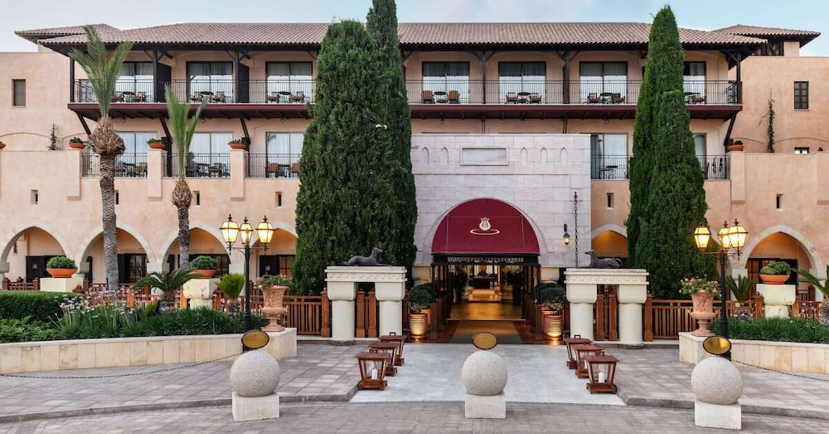 Een foto van de buitenkant van Elysium Hotel