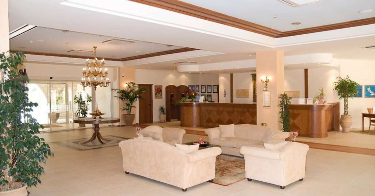Een foto van het interieur van Hotel Aegean Melathron Thalasso & Spa