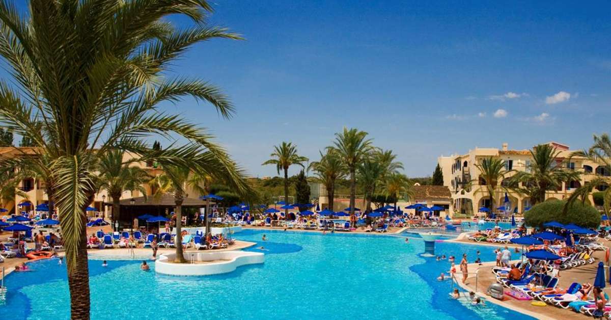 Een foto van het zwembad bij Globales Bouganvilla Aparthotel