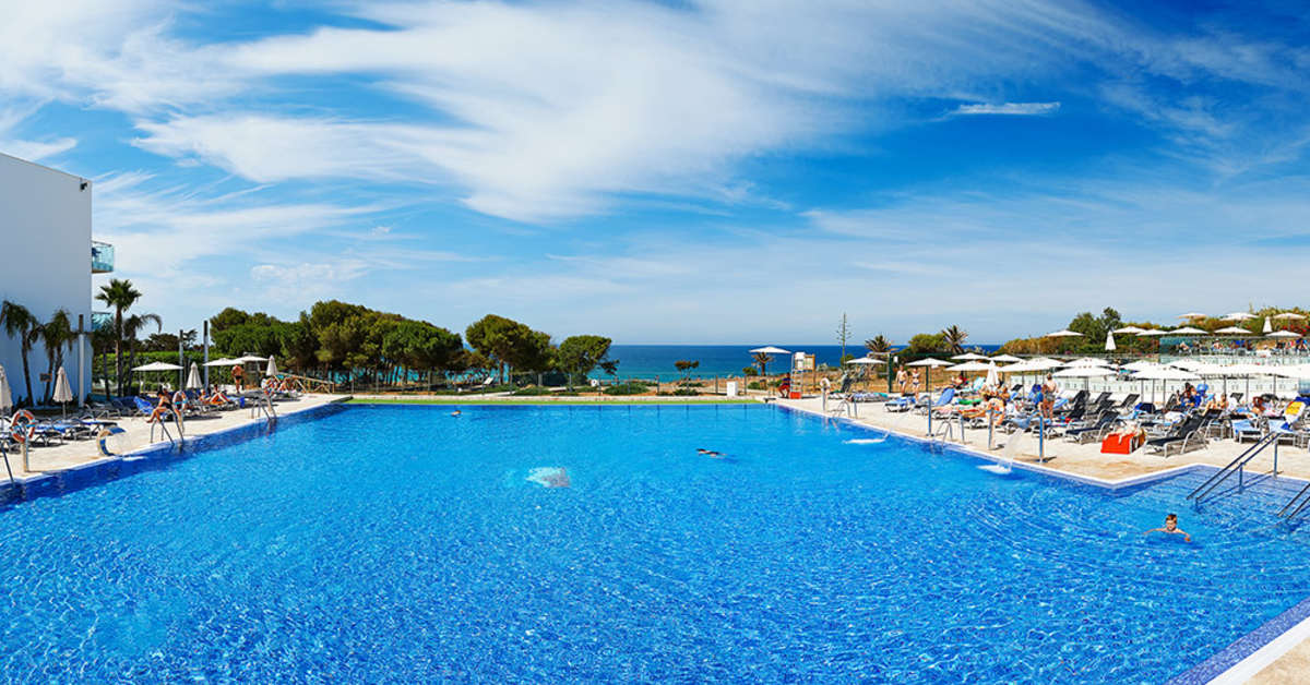 Een foto van het zwembad bij Hipotels Gran Conil & Spa