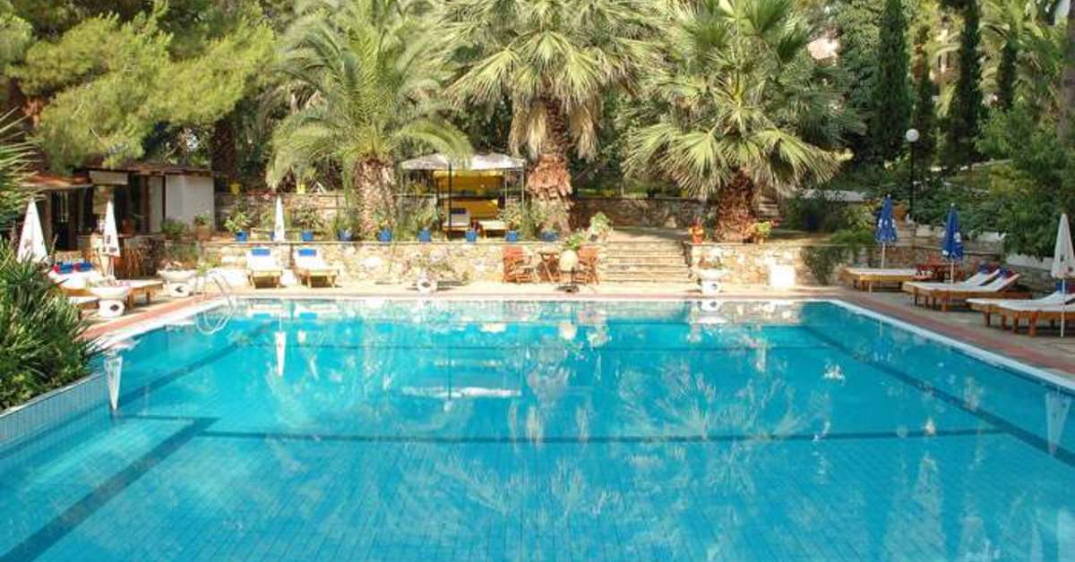 Een foto van het zwembad bij Porfi Beach Hotel