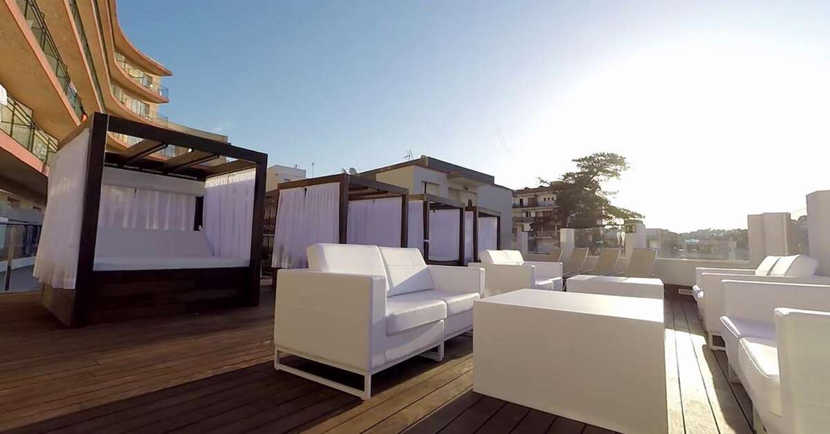 Een foto van het terras bij Alegria Sun Village
