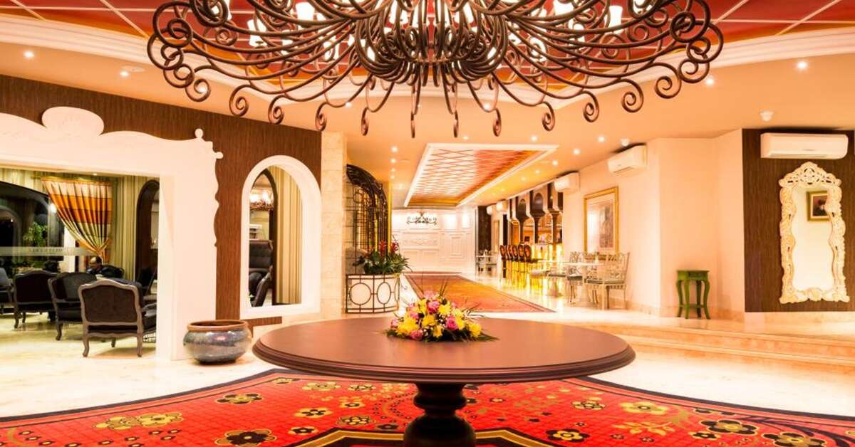 Een foto van het interieur van The Olive Tree Hotel