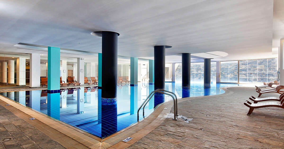 Een foto van het zwembad bij Capital Coast Resort & Spa