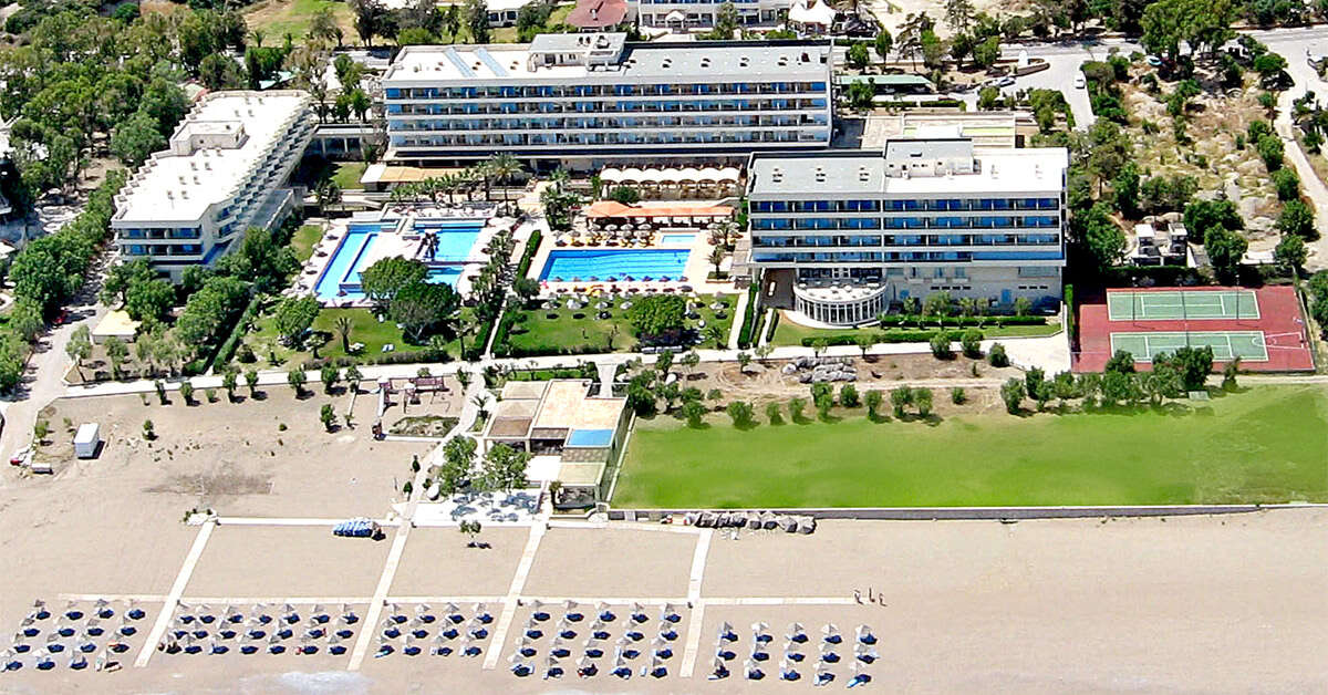 Een foto van de buitenkant van Blue Sea Beach Resort
