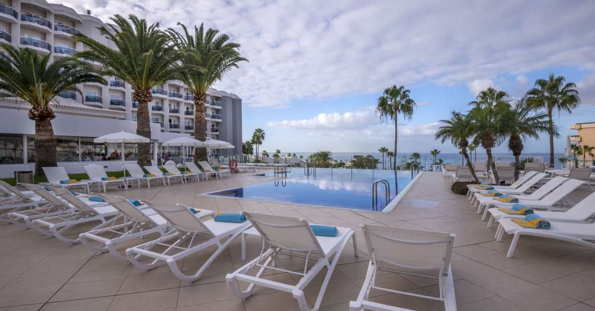 Een foto van het zwembad bij Hovima Costa Adeje