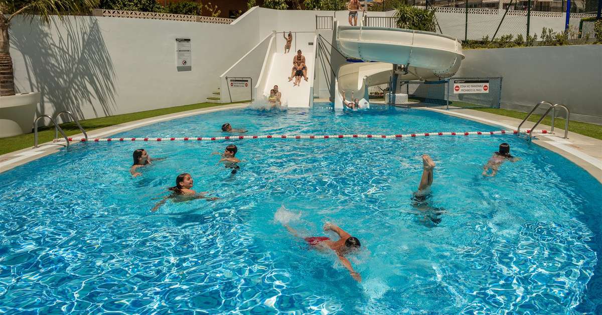 Een foto van het zwembad bij RH Princesa Benidorm