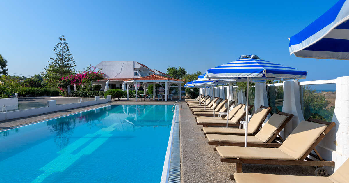 Een foto van het zwembad bij Nirvana Beach Hotel