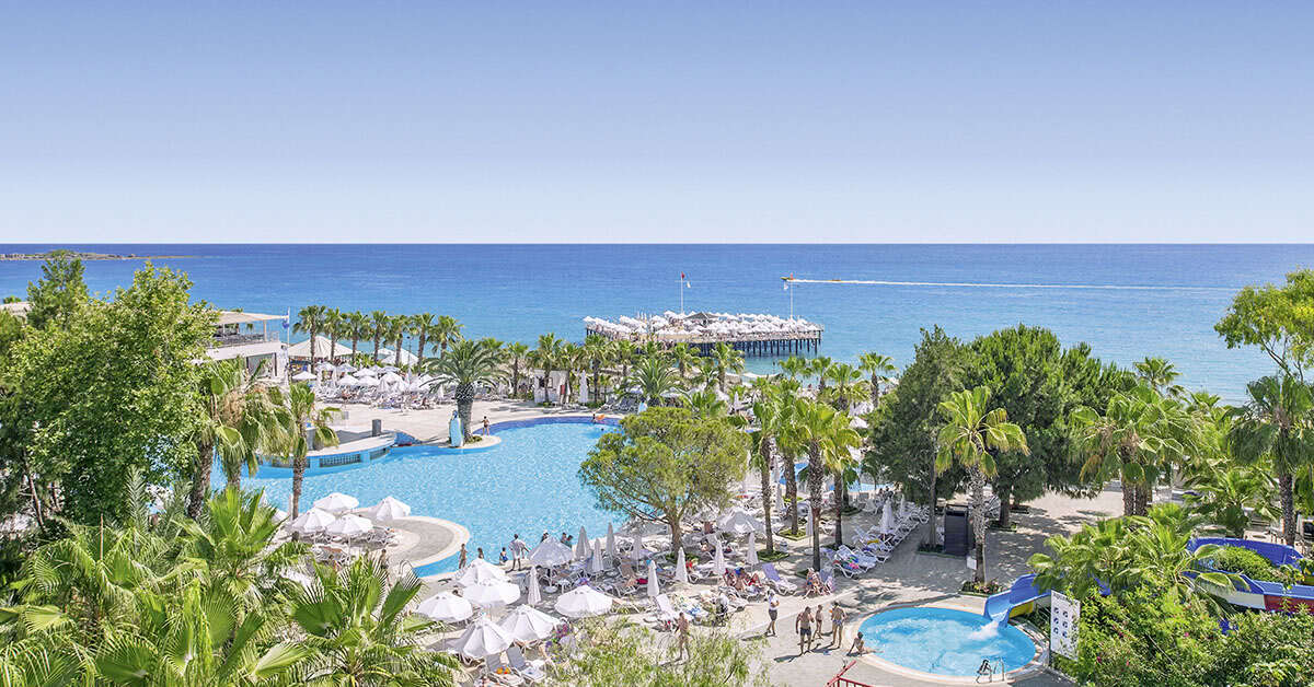 Ein Foto vom Pool im Botanik Hotel & Resort